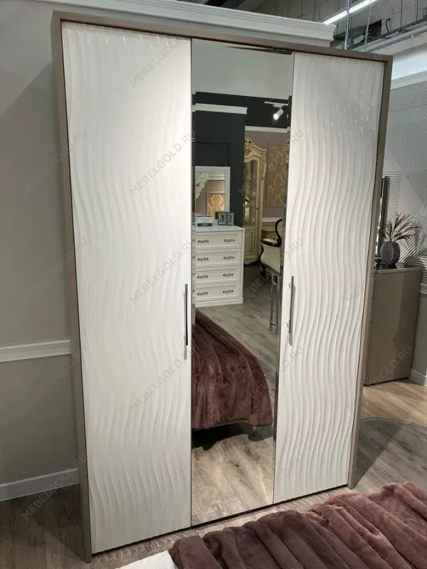 Шкаф Гравита 3-дверный белый глянец